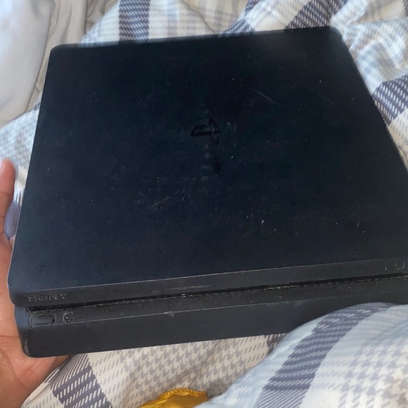 PS4 on sale - Picture 1 of 1